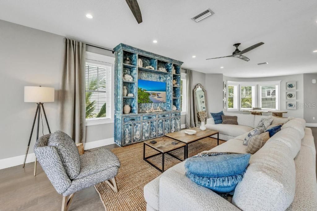 112 11th Street S, Bradenton Beach, FL 34217 Photo