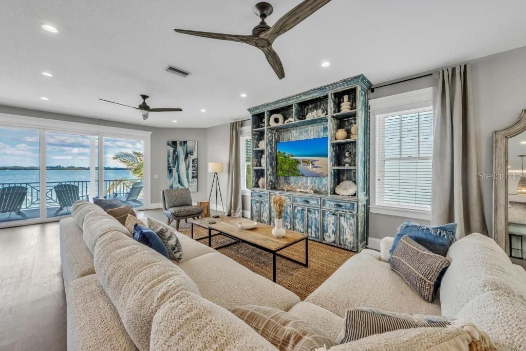 112 11th Street S, Bradenton Beach, FL 34217 Photo