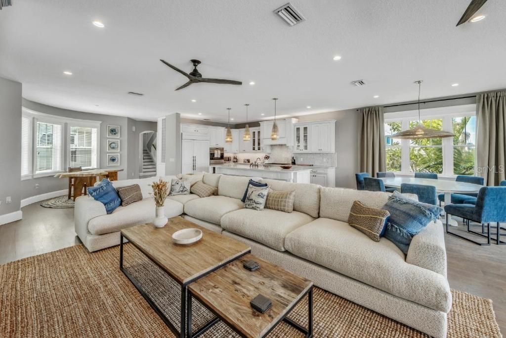 112 11th Street S, Bradenton Beach, FL 34217 Photo