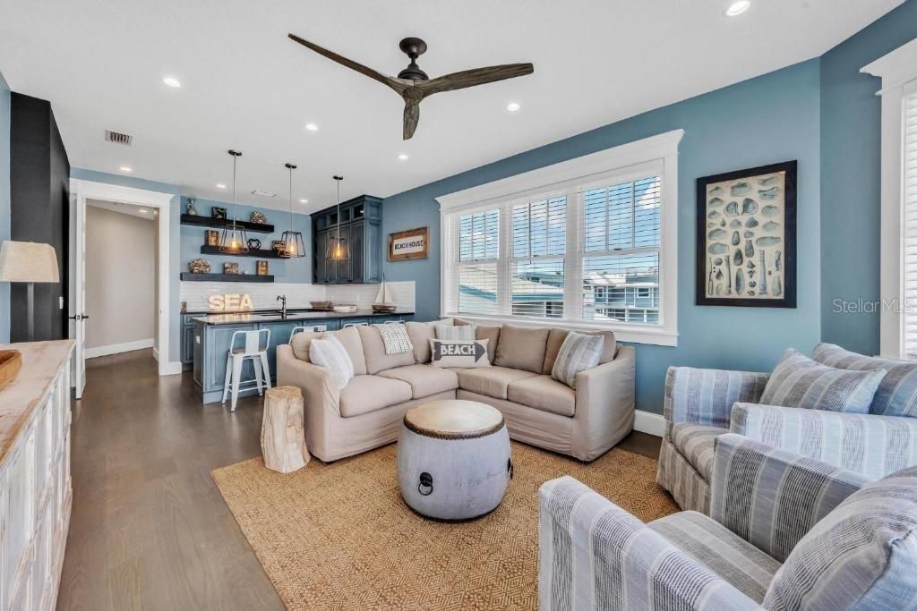 112 11th Street S, Bradenton Beach, FL 34217 Photo