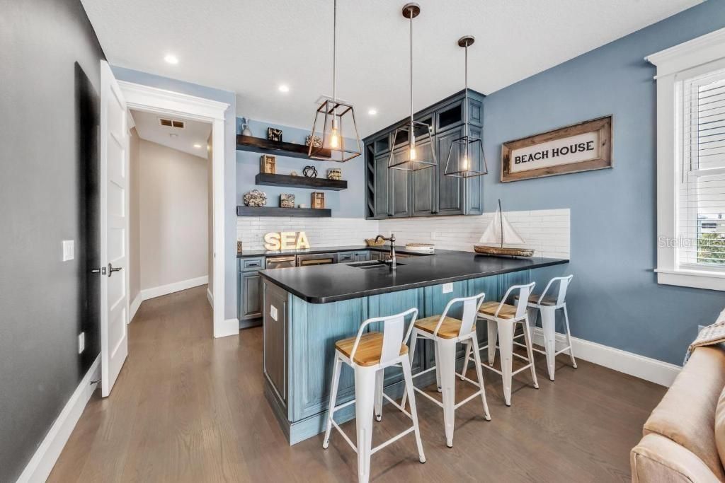 112 11th Street S, Bradenton Beach, FL 34217 Photo