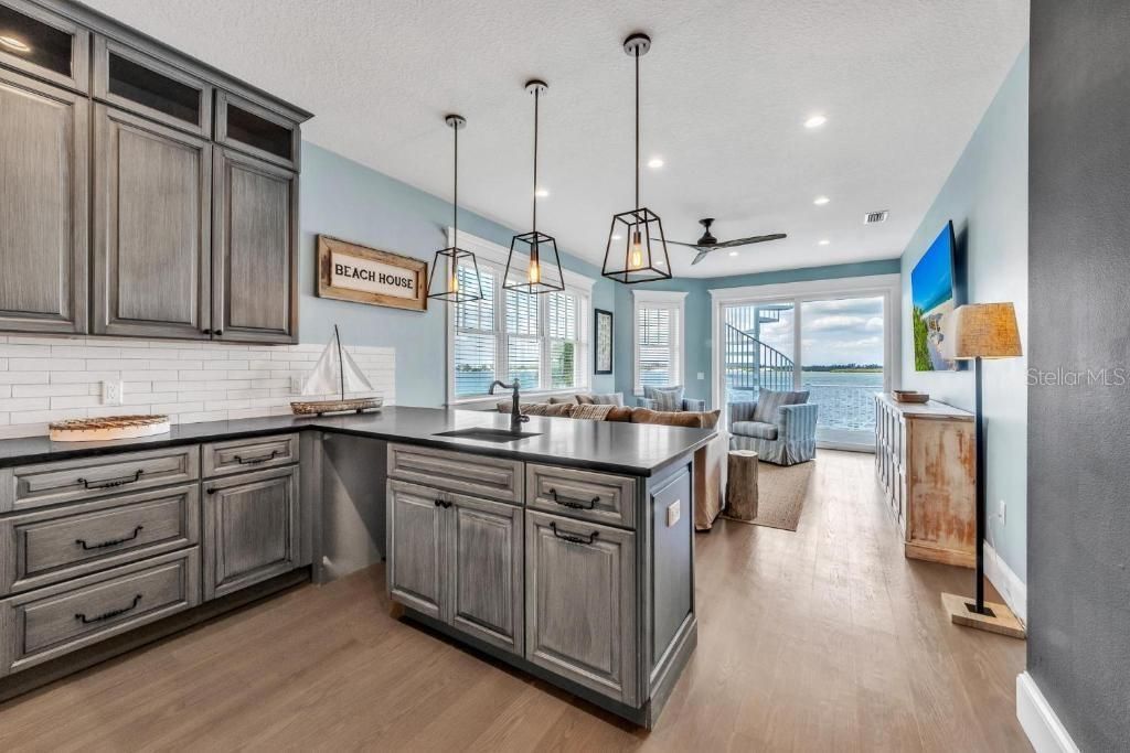 112 11th Street S, Bradenton Beach, FL 34217 Photo