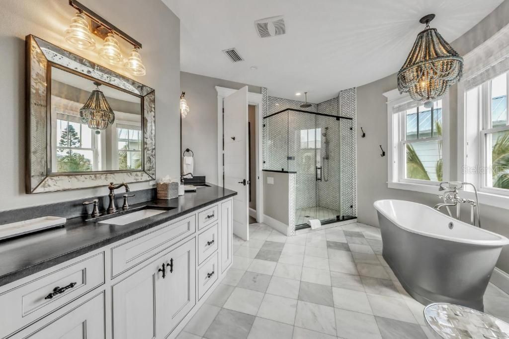 112 11th Street S, Bradenton Beach, FL 34217 Photo