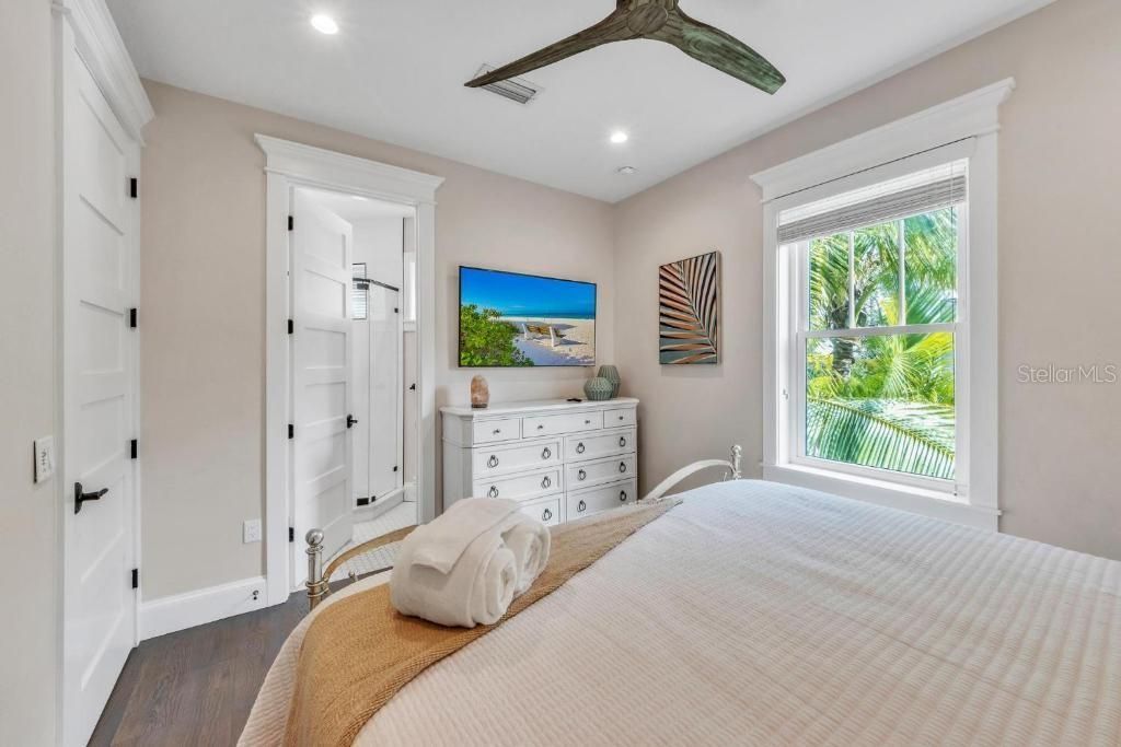 112 11th Street S, Bradenton Beach, FL 34217 Photo