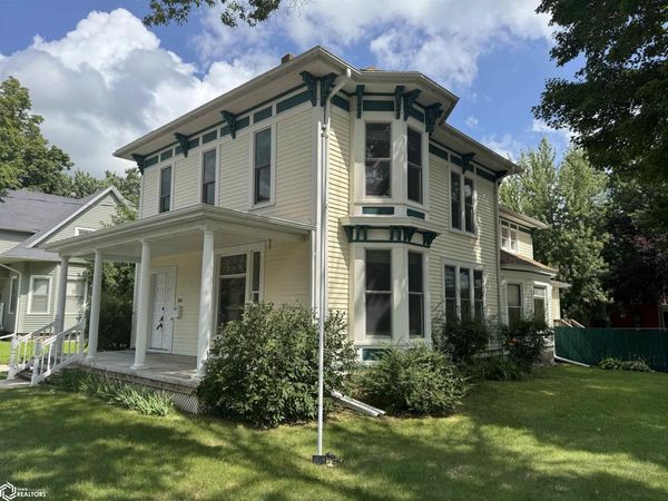 300 N 4th Street, Clear Lake, IA 50428