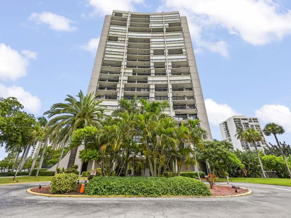 2425 Presidential Way, Unit 1006, West Palm Beach, FL 33401