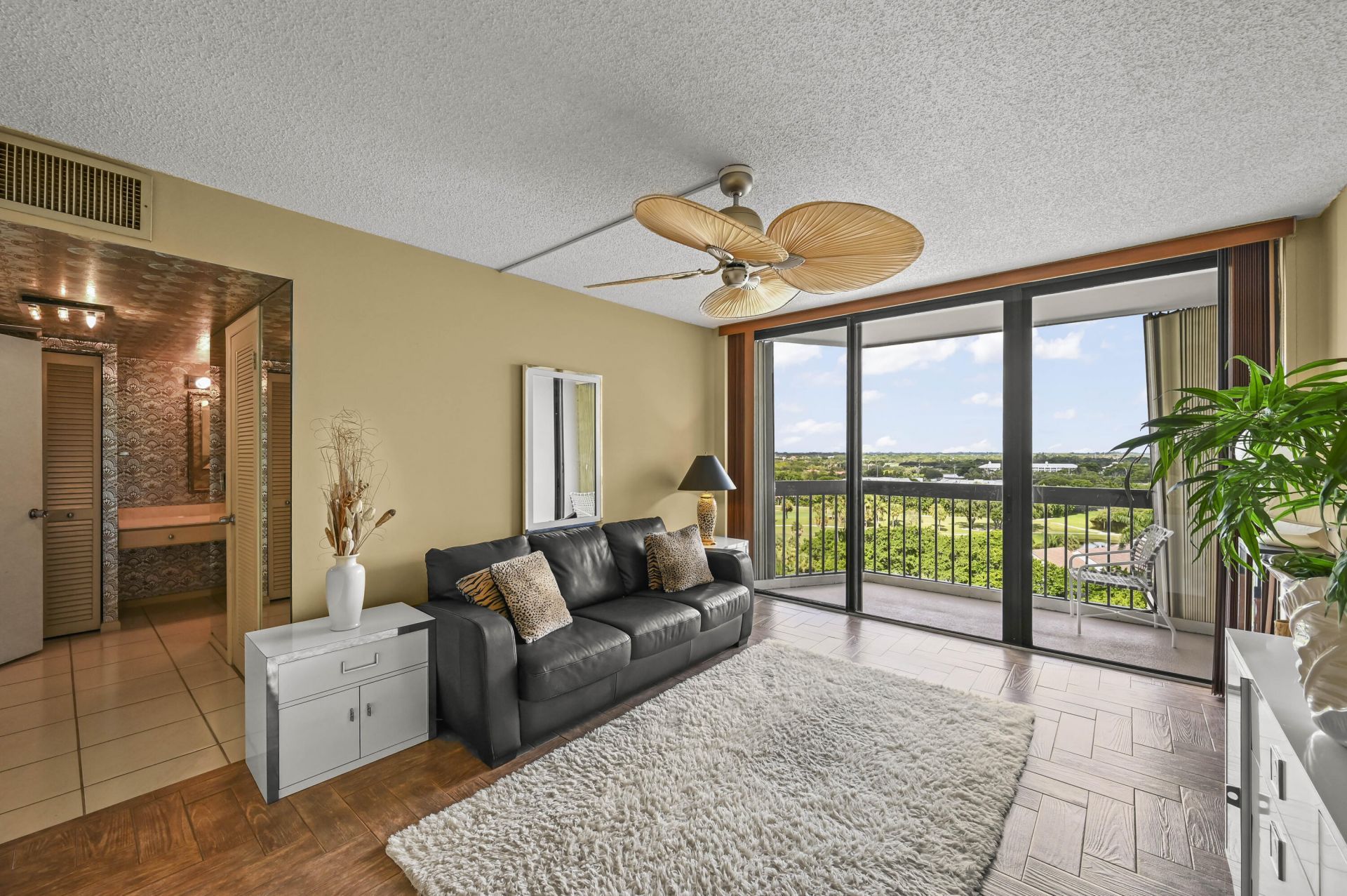 2425 Presidential Way, Unit 1006, West Palm Beach, FL 33401 Photo