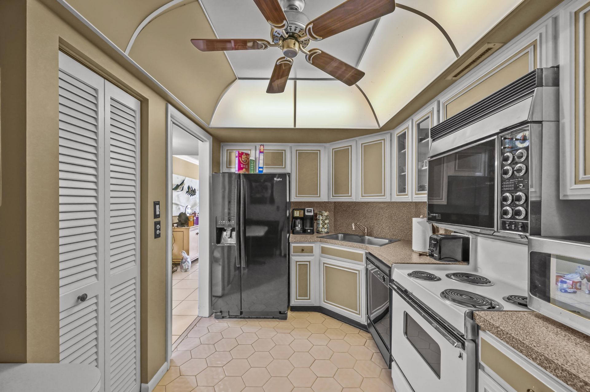 2425 Presidential Way, Unit 1006, West Palm Beach, FL 33401 Photo