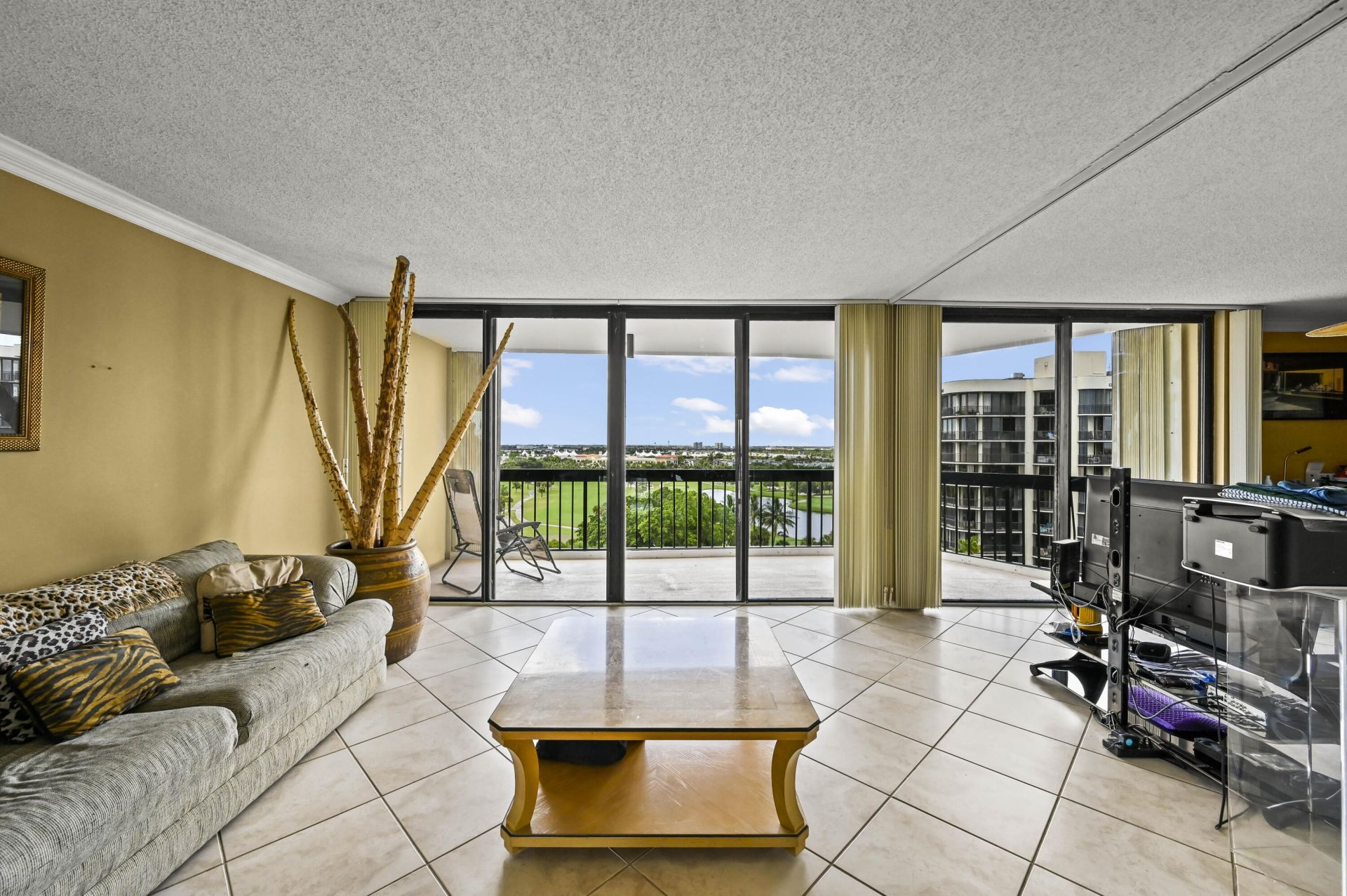 2425 Presidential Way, Unit 1006, West Palm Beach, FL 33401 Photo
