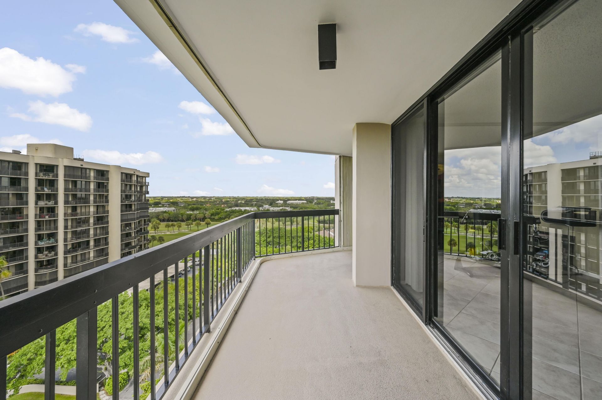 2425 Presidential Way, Unit 1006, West Palm Beach, FL 33401 Photo