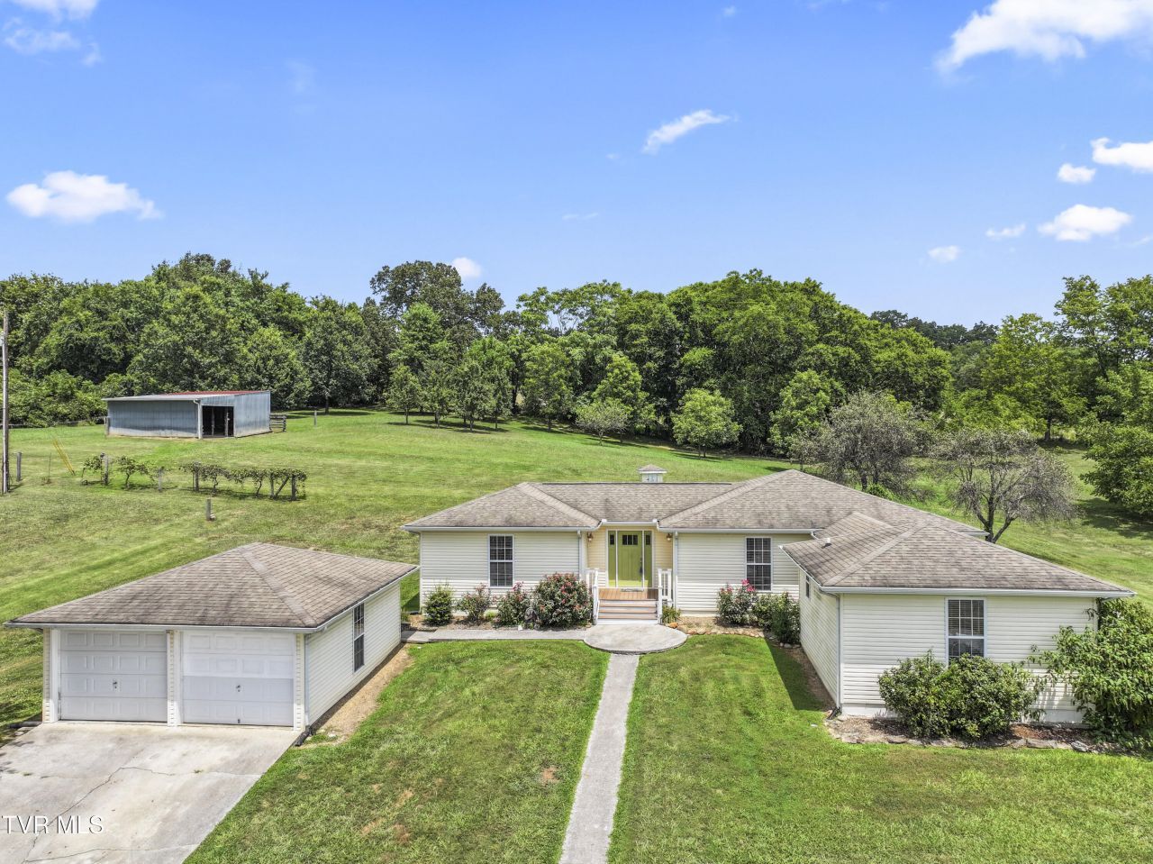 554 Briggs Road, Dandridge, TN 37725 Main Photo