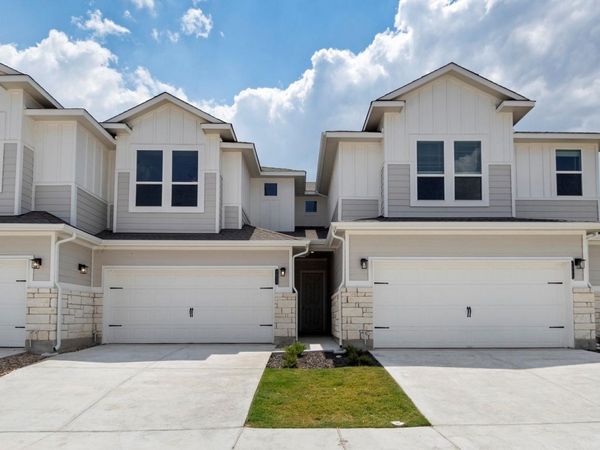 2033 Cora Ivy LN, Round Rock, TX 78665