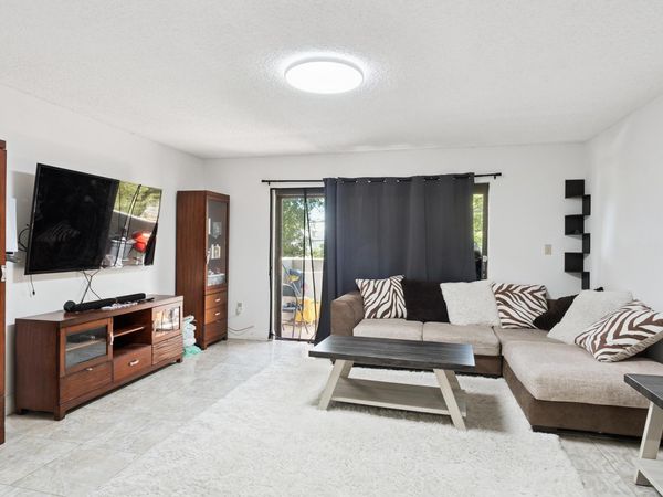 1891 N 61st Avenue, Unit B206, Hollywood, FL 33024