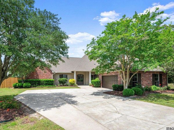 27045 Regency Park Dr, Denham Springs, LA 70726