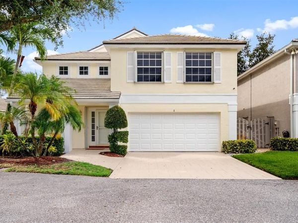 8 Governors Ct, Palm Beach Gardens, FL 33418