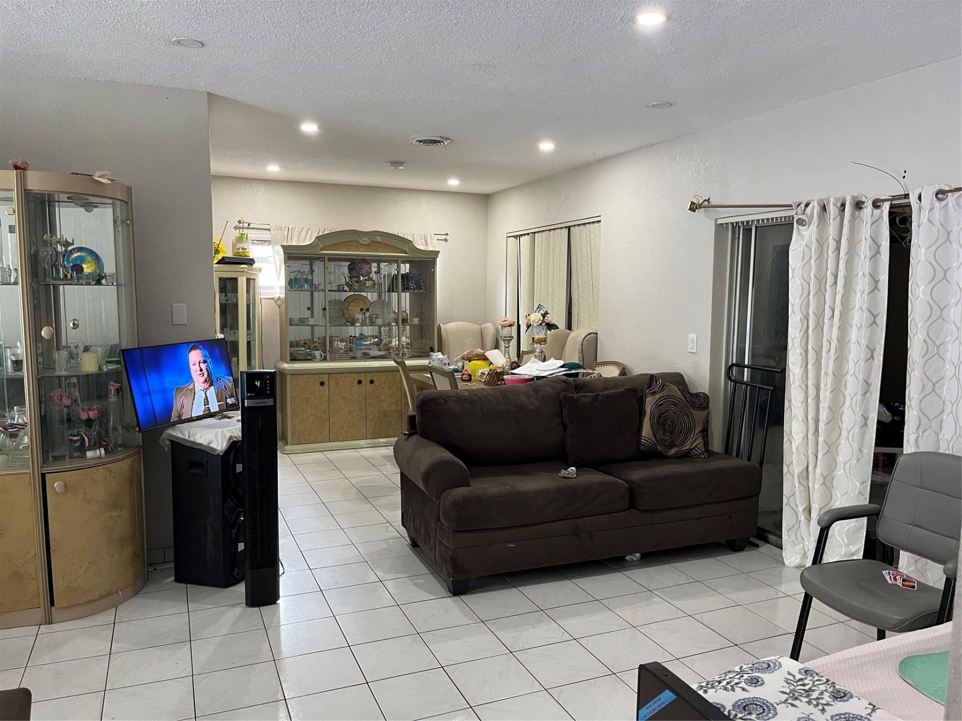 427 NE 160th Street, Miami, FL 33162 Photo