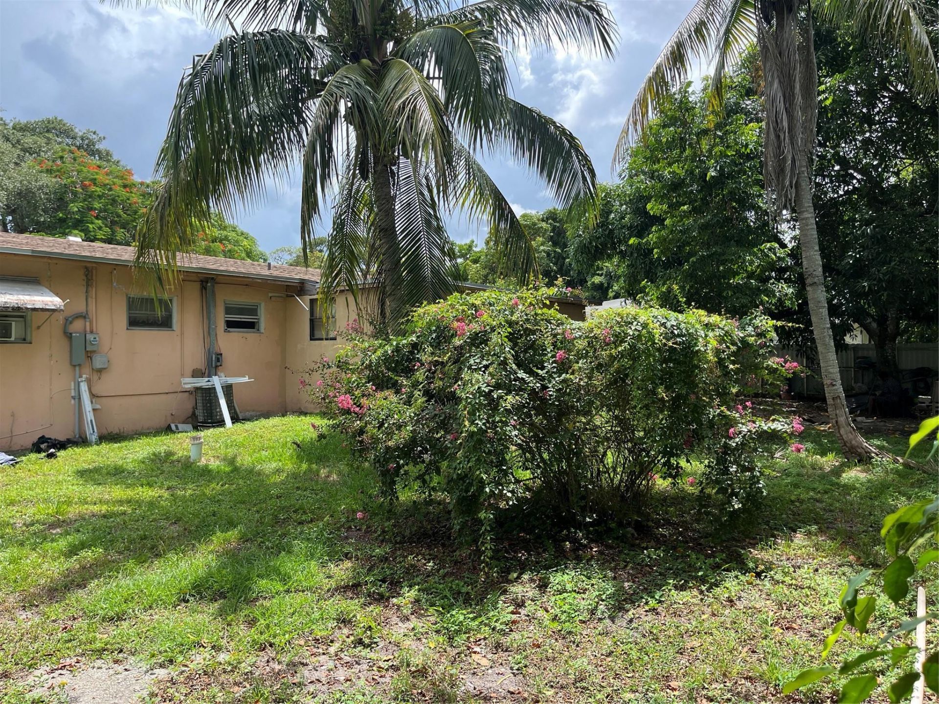 427 NE 160th Street, Miami, FL 33162 Photo