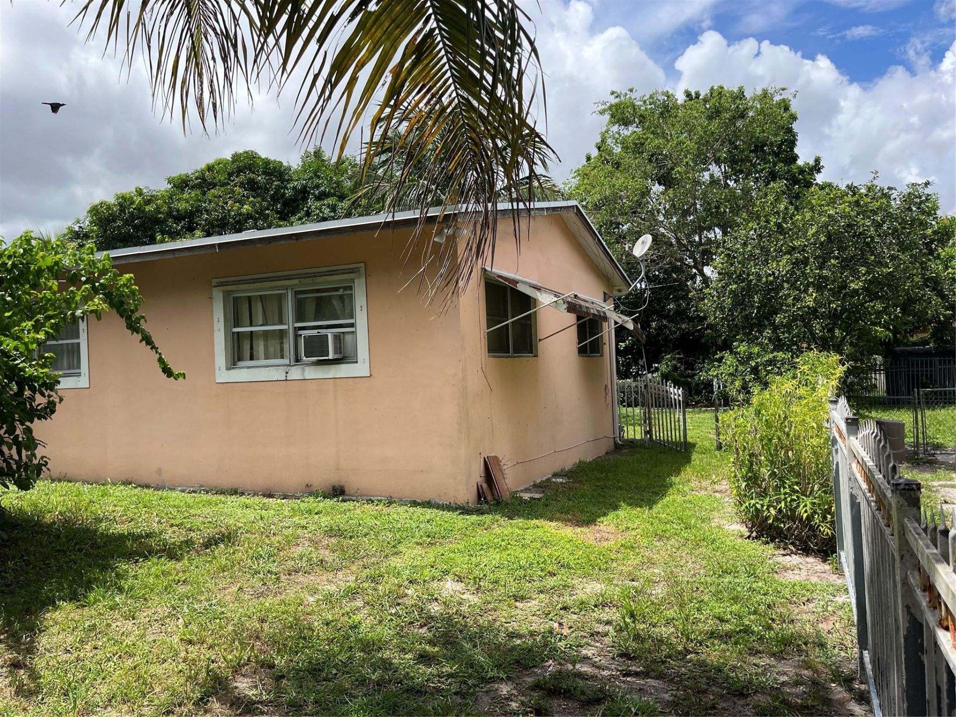 427 NE 160th Street, Miami, FL 33162 Photo