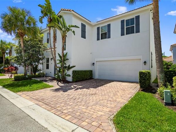 450 Greensboro Way, Boynton Beach, FL 33435