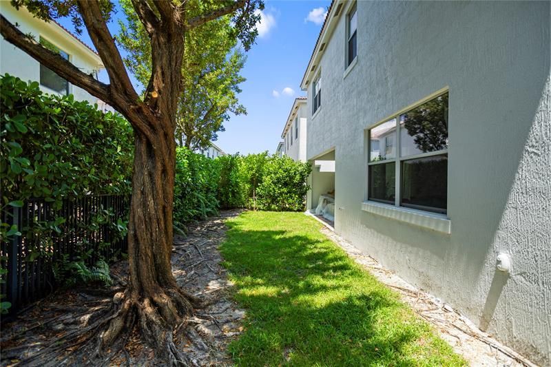 450 Greensboro Way, Boynton Beach, FL 33435 Photo