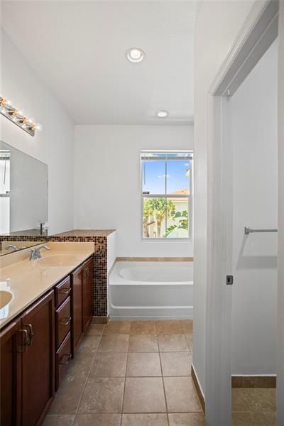 450 Greensboro Way, Boynton Beach, FL 33435 Photo