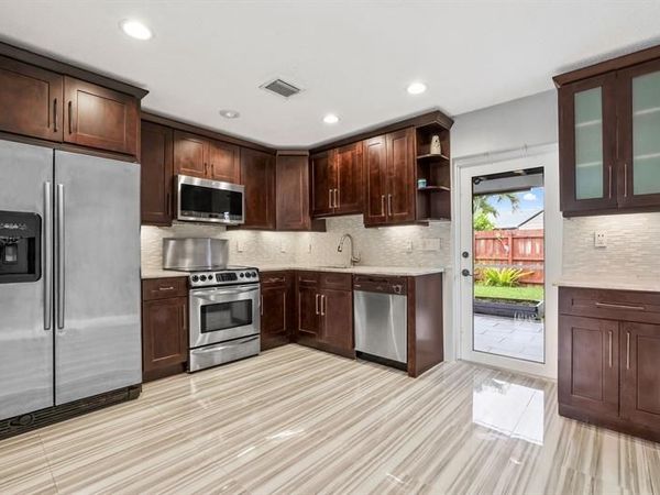 4805 NW 27th Way, Tamarac, FL 33309