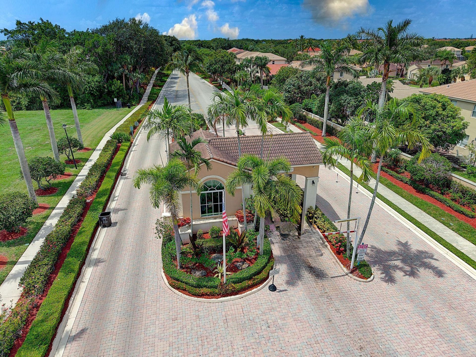 3273 El Camino Real, West Palm Beach, FL 33409 Photo