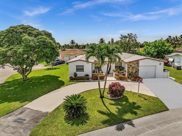 4220 NW 49th Ave, Lauderdale Lakes, FL 33319