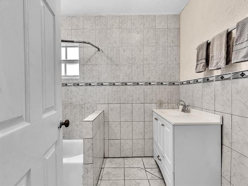 4220 NW 49th Ave, Lauderdale Lakes, FL 33319 Photo