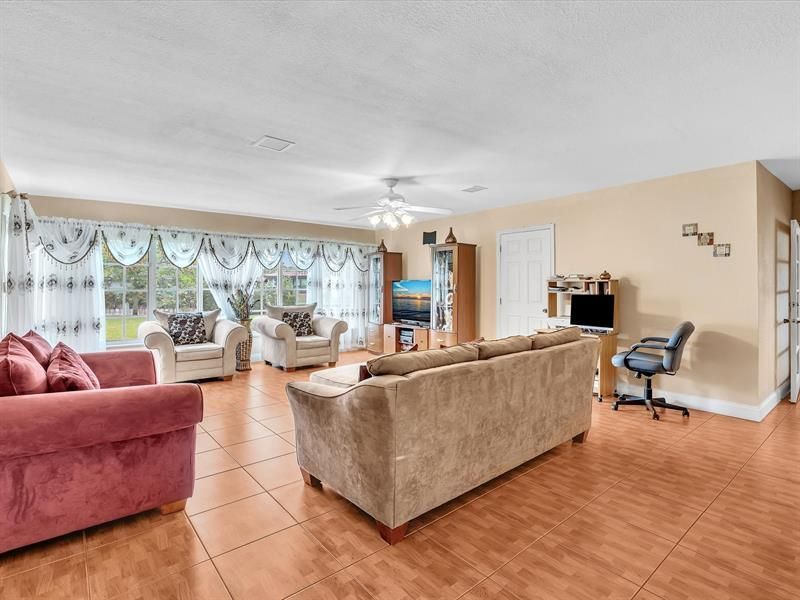 4220 NW 49th Ave, Lauderdale Lakes, FL 33319 Photo