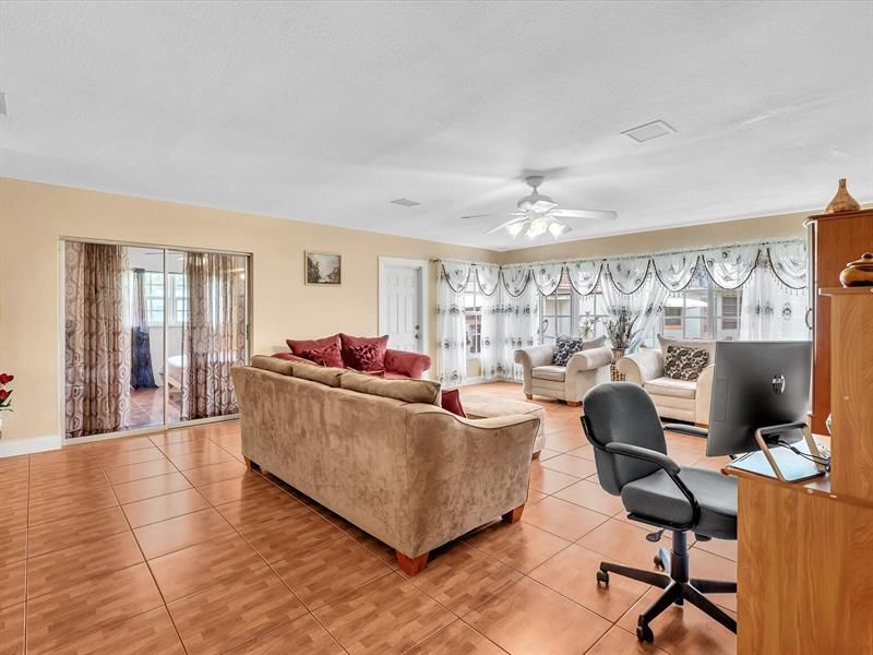 4220 NW 49th Ave, Lauderdale Lakes, FL 33319 Photo