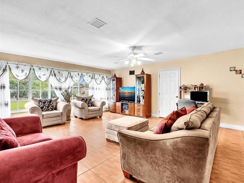 4220 NW 49th Ave, Lauderdale Lakes, FL 33319 Photo