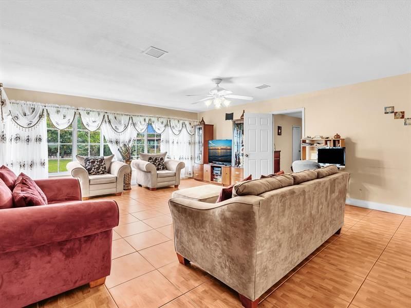 4220 NW 49th Ave, Lauderdale Lakes, FL 33319 Photo