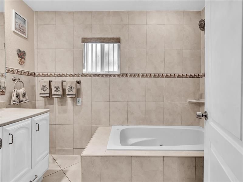 4220 NW 49th Ave, Lauderdale Lakes, FL 33319 Photo