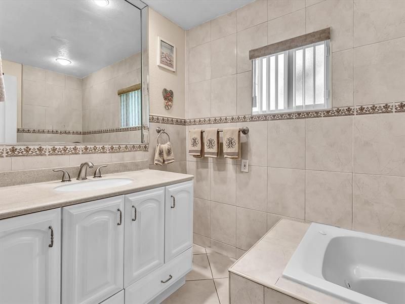 4220 NW 49th Ave, Lauderdale Lakes, FL 33319 Photo