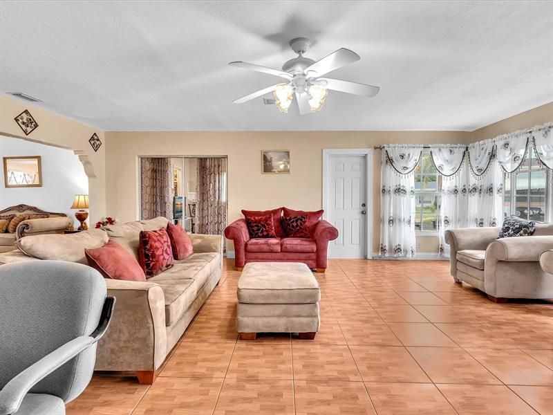 4220 NW 49th Ave, Lauderdale Lakes, FL 33319 Photo