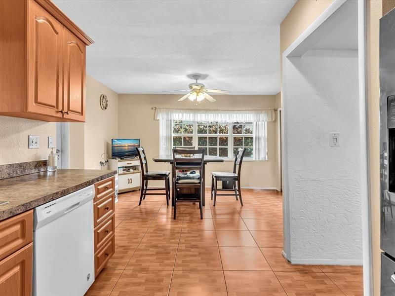 4220 NW 49th Ave, Lauderdale Lakes, FL 33319 Photo