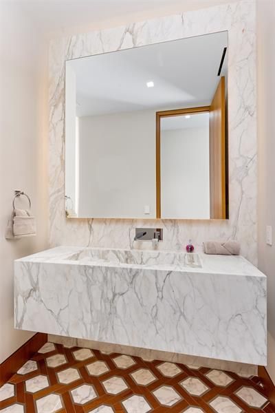 650 Royal Plaza Dr, Fort Lauderdale, FL 33301 Photo