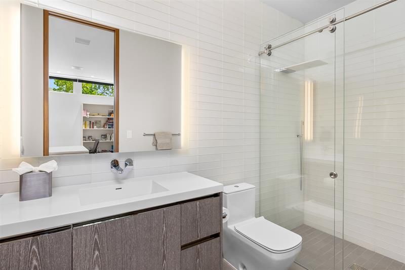 650 Royal Plaza Dr, Fort Lauderdale, FL 33301 Photo