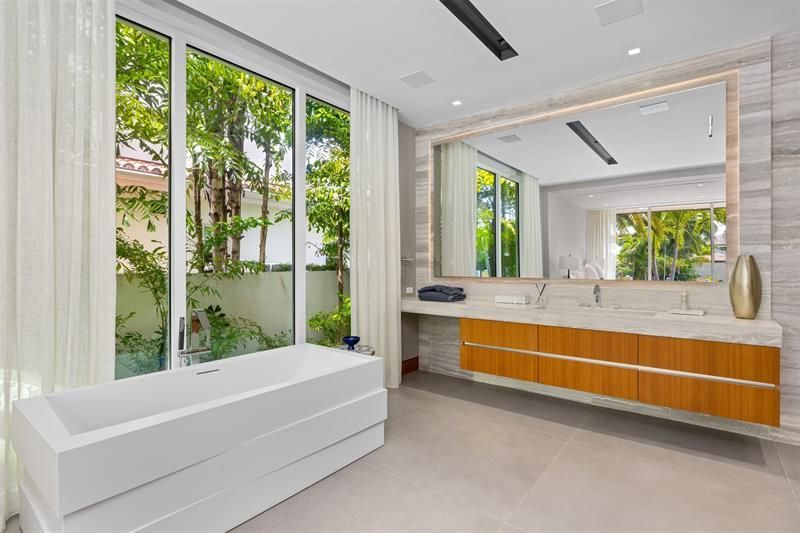 650 Royal Plaza Dr, Fort Lauderdale, FL 33301 Photo