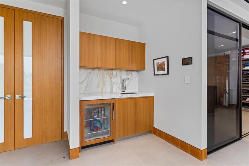 650 Royal Plaza Dr, Fort Lauderdale, FL 33301 Photo