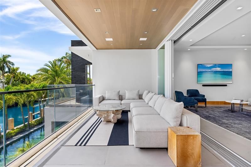 650 Royal Plaza Dr, Fort Lauderdale, FL 33301 Photo