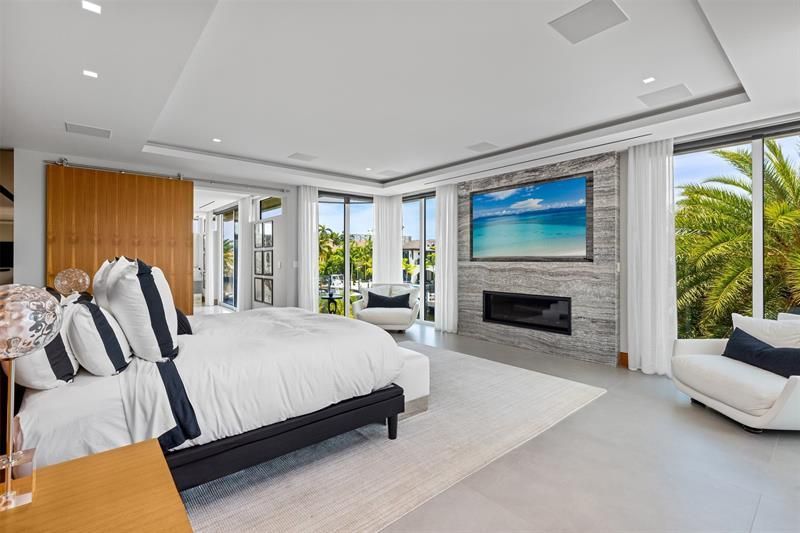 650 Royal Plaza Dr, Fort Lauderdale, FL 33301 Photo