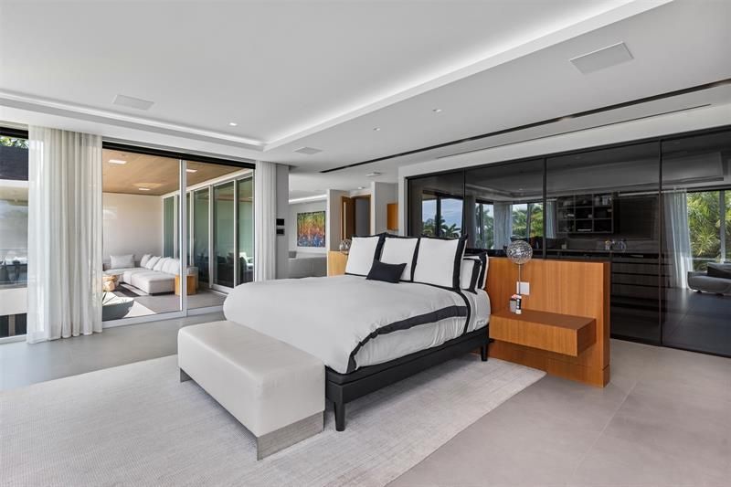 650 Royal Plaza Dr, Fort Lauderdale, FL 33301 Photo