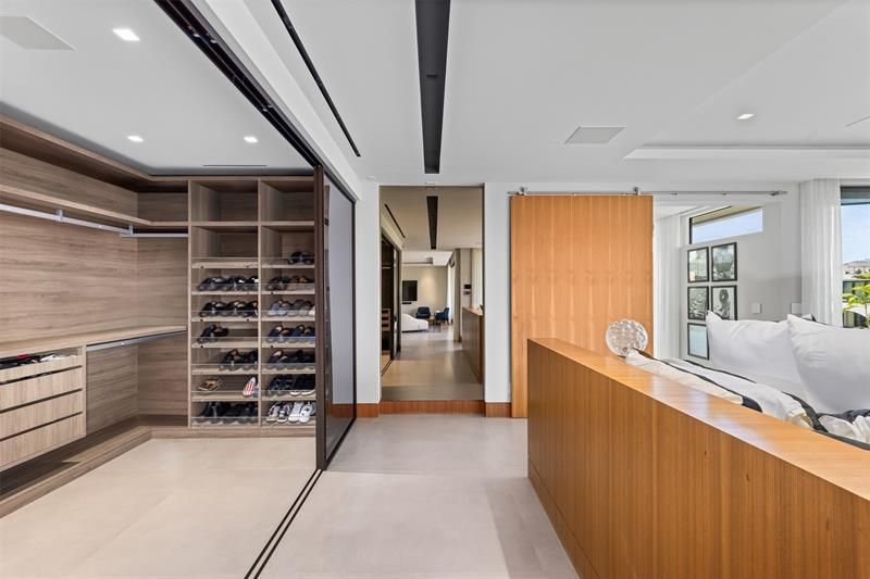 650 Royal Plaza Dr, Fort Lauderdale, FL 33301 Photo