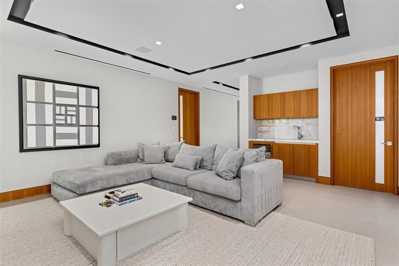 650 Royal Plaza Dr, Fort Lauderdale, FL 33301 Photo