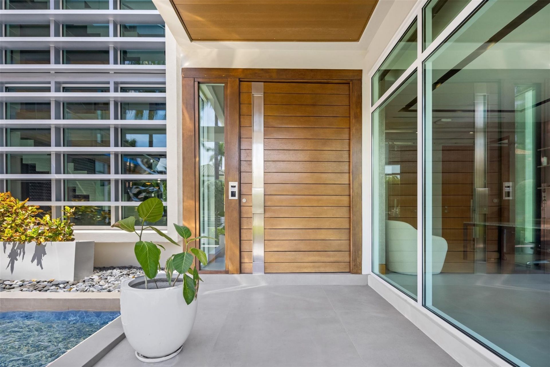 650 Royal Plaza Drive, Fort Lauderdale, FL 33301 Photo