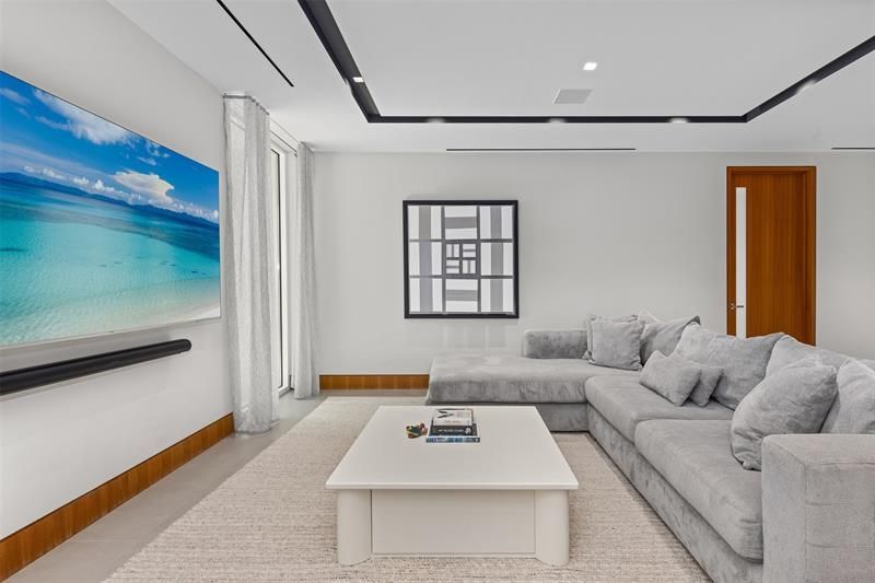 650 Royal Plaza Dr, Fort Lauderdale, FL 33301 Photo