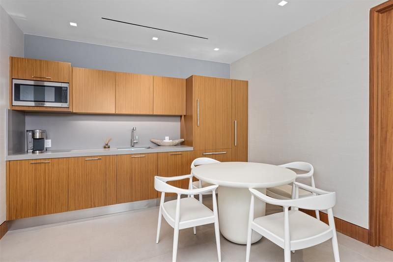 650 Royal Plaza Dr, Fort Lauderdale, FL 33301 Photo