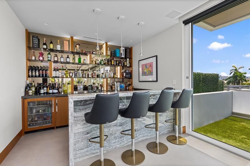 650 Royal Plaza Dr, Fort Lauderdale, FL 33301 Photo